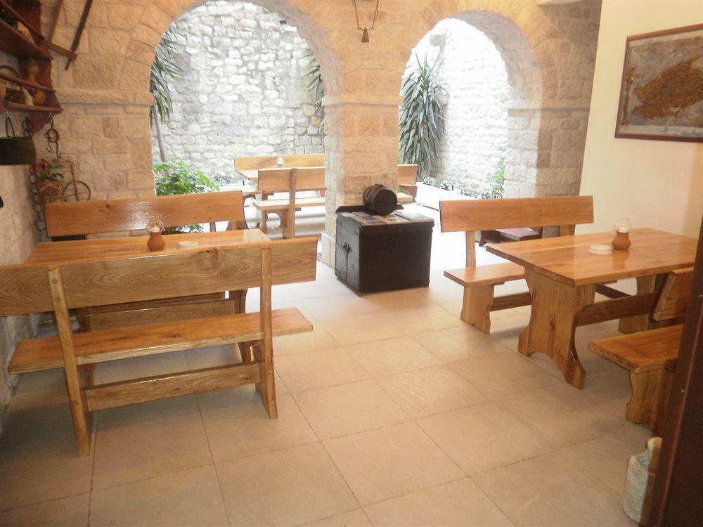 Apartment Palace Stafileo Trogir