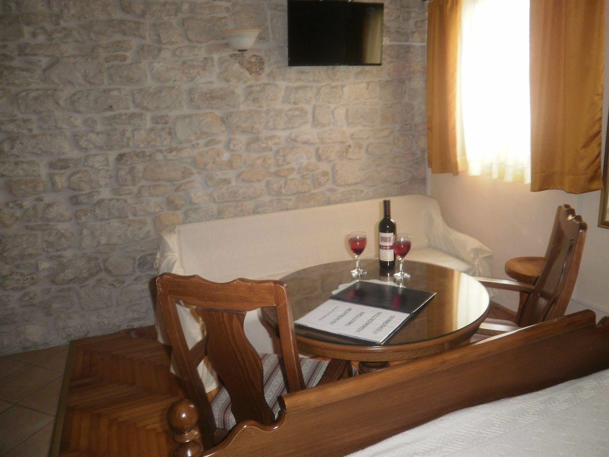 Palace Stafileo Apartment